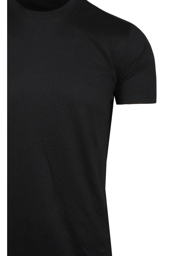 Man’s black cotton t-shirt 