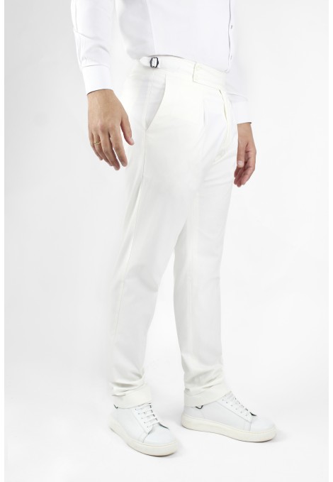 Man's white trousers with pleats