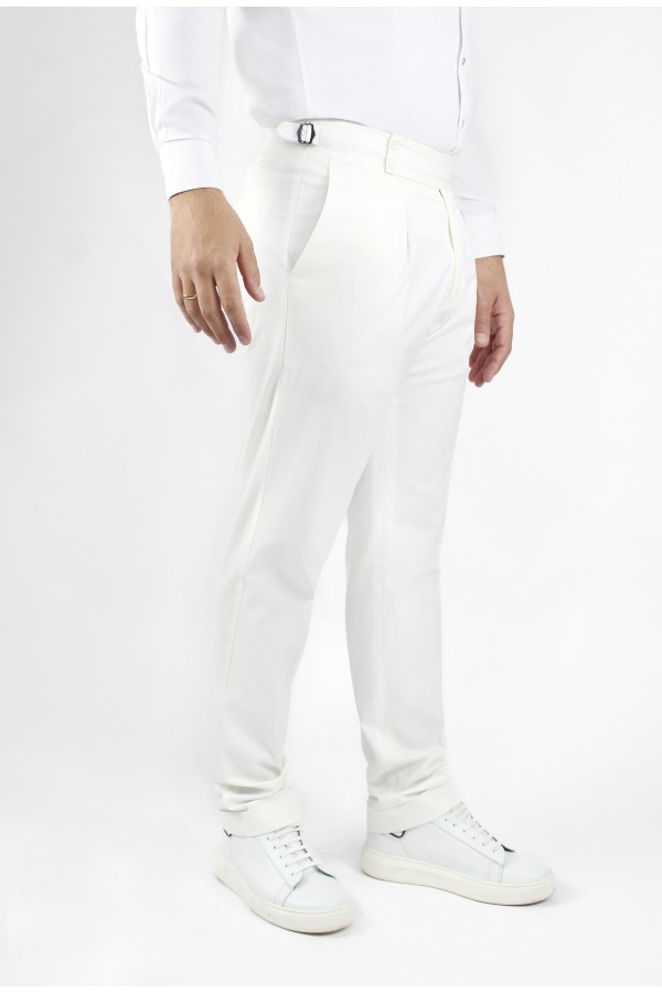 Man's white trousers with pleats