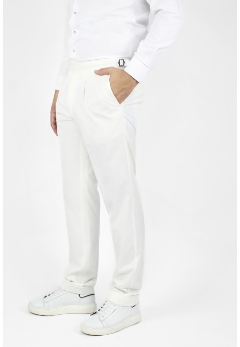 Man's white trousers with pleats