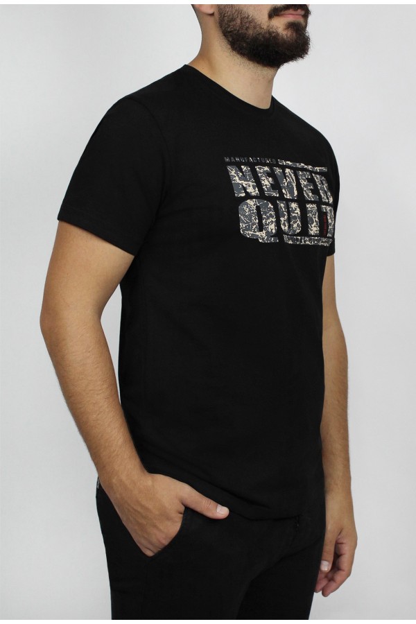 Man’s black cotton t-shirt 