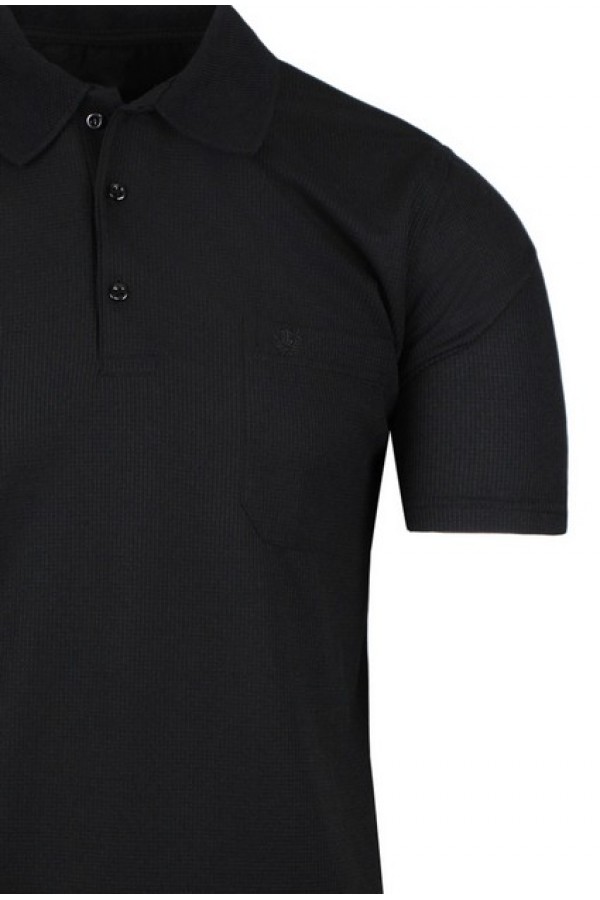  Man’s black t-shirt polo 