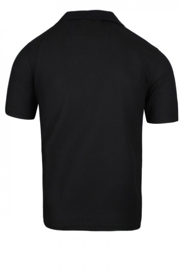  Man’s black t-shirt polo 