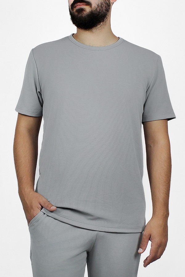 Man’s light grey rip t-shirt