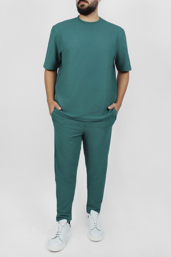 Man’s green oversized t-shirt