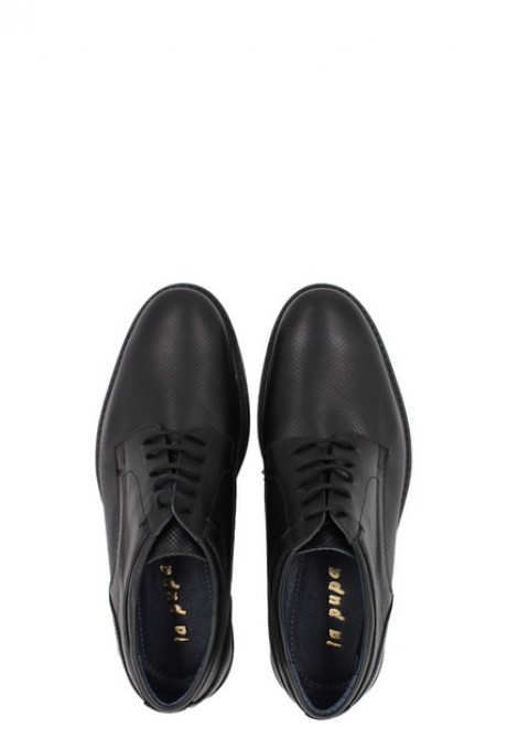 Man's black shoes