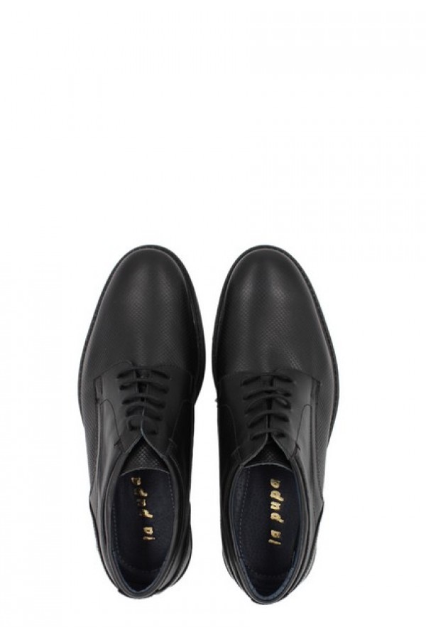 Man's black shoes