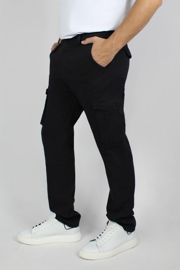 Man's black Cargo Pants 