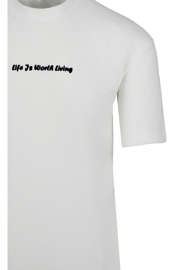 Man’s white cotton t-shirt 