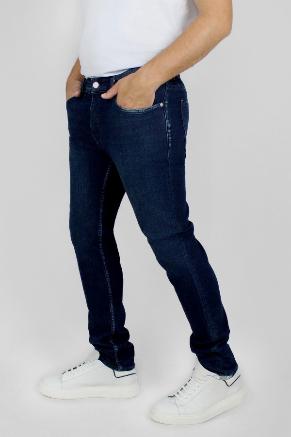 Man’s dark blue Jeans 