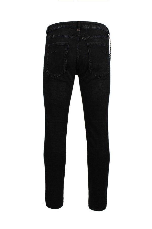 Man’s black jeans 