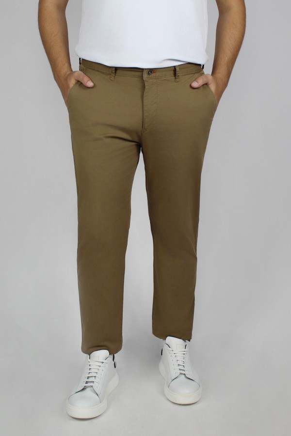 Man’s camel chinos pants 