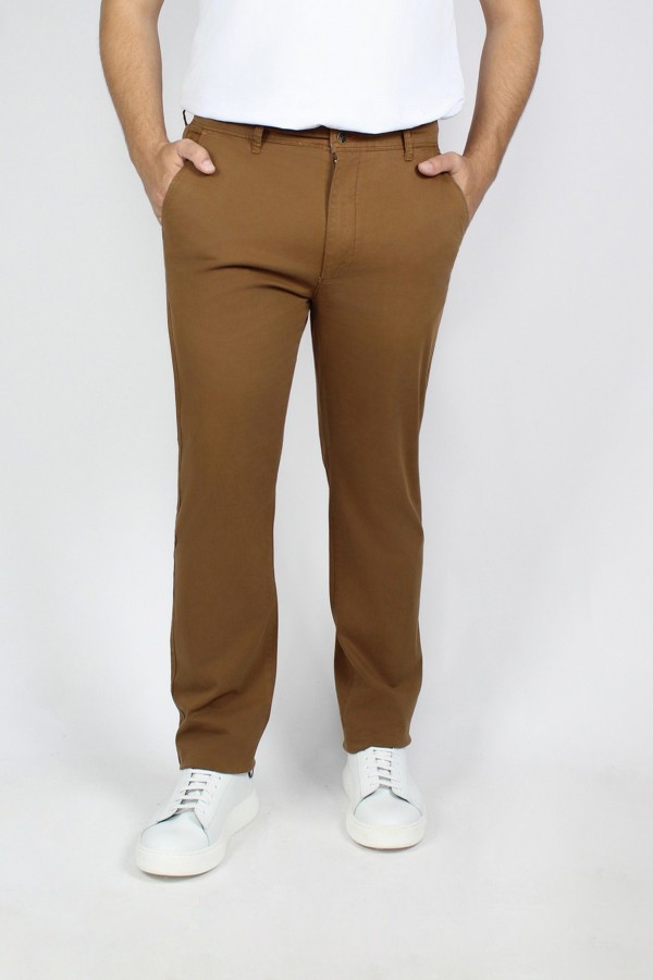 Man’s cognac chinos pants 