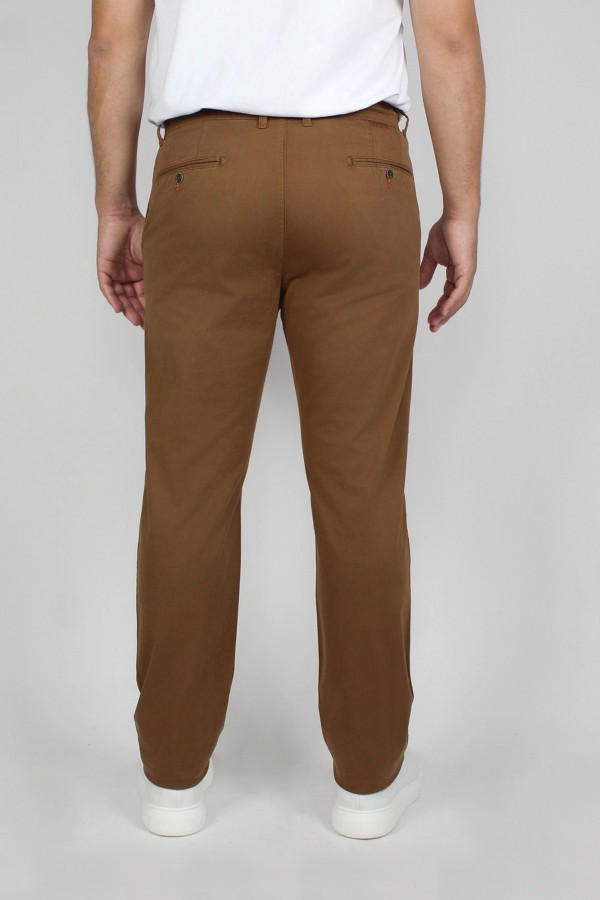 Man’s cognac chinos pants 