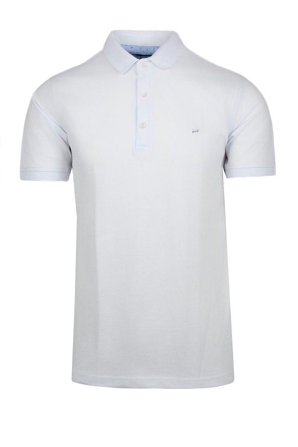 Man’s whie t-shirt polo