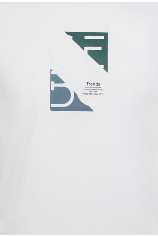 Man’s white cotton t-shirt 