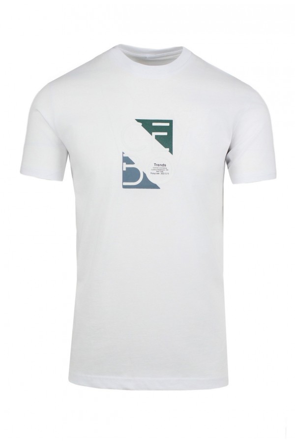 Man’s white cotton t-shirt 