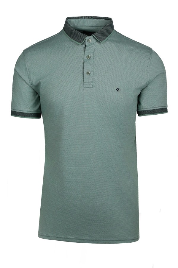 Man’s green t-shirt polo