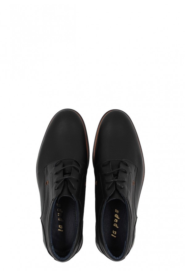 Man’s black shoes