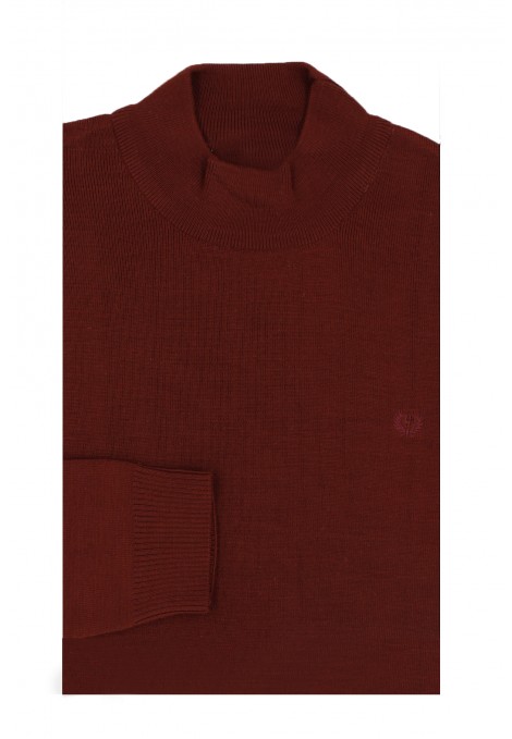 Man's dark red turtleneck t-shirt