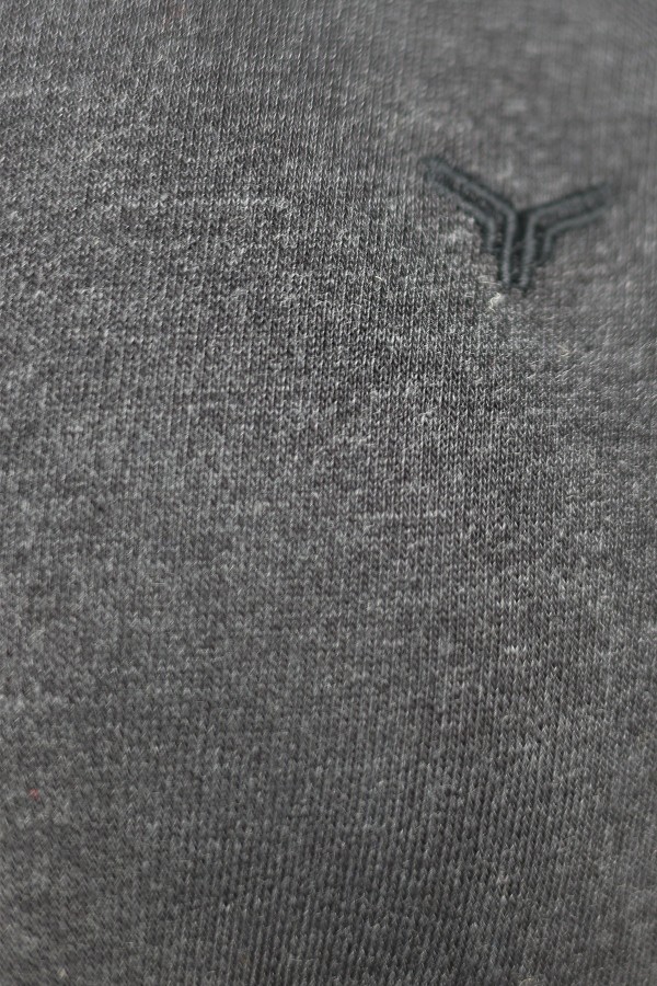 Man’s αnthracite grey long -sleeved t-shirt