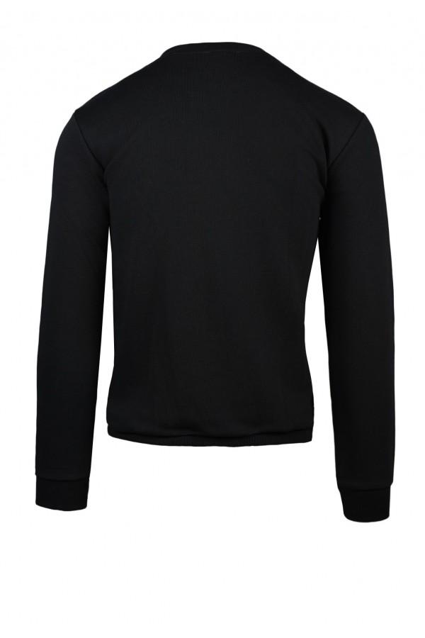 Man’s black long –sleeved  t-shirt