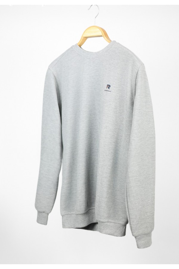 Man’s grey long sleeve sweater