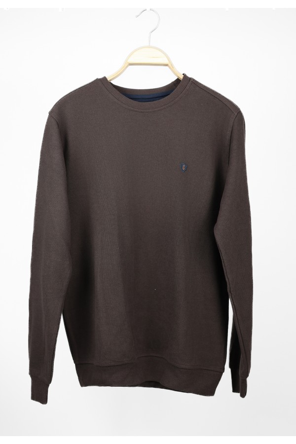 Man’s brown long sleeve sweater