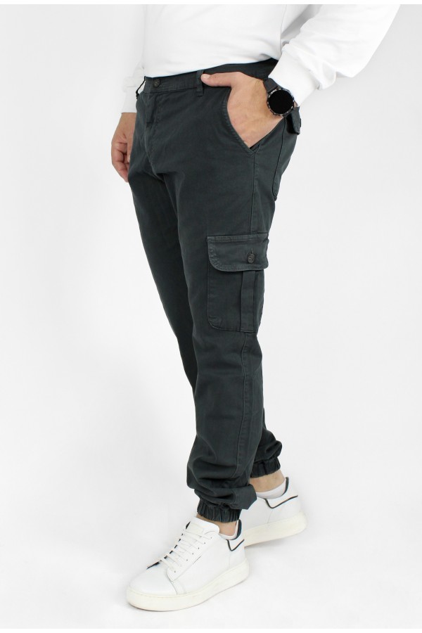 Man's anthracite grey pants cargo