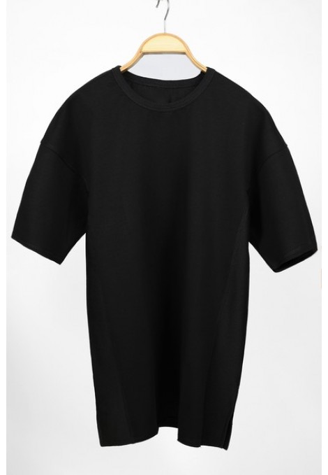 Man's black t-shirt oversized 