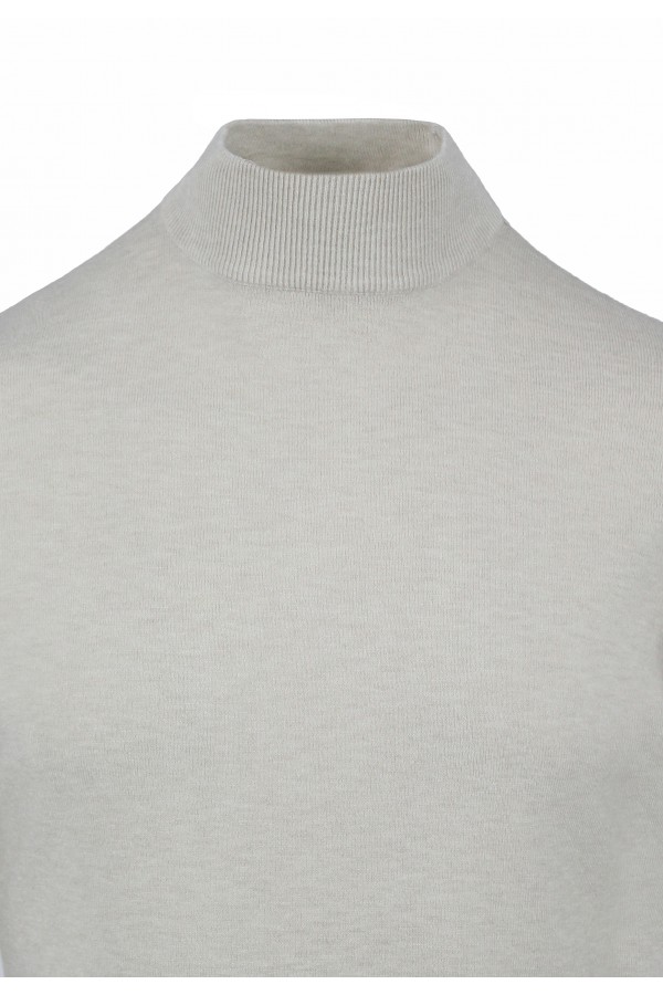 Man's beige knitted t-shirt