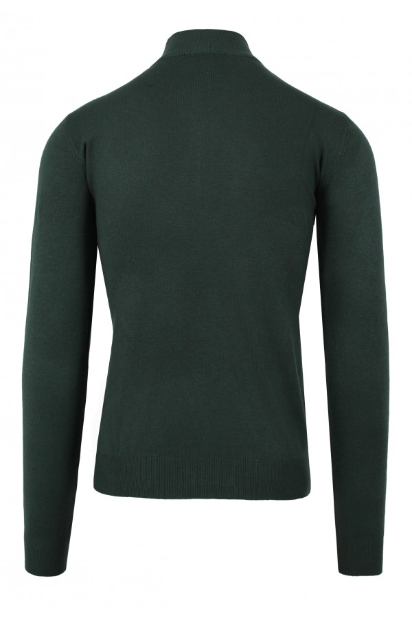 Man's green knitted t-shirt