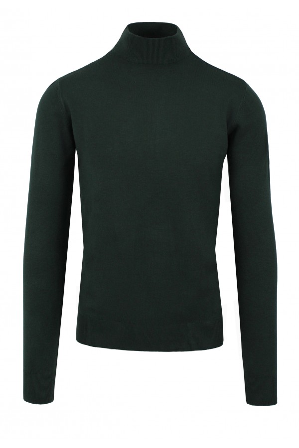 Man's green knitted t-shirt