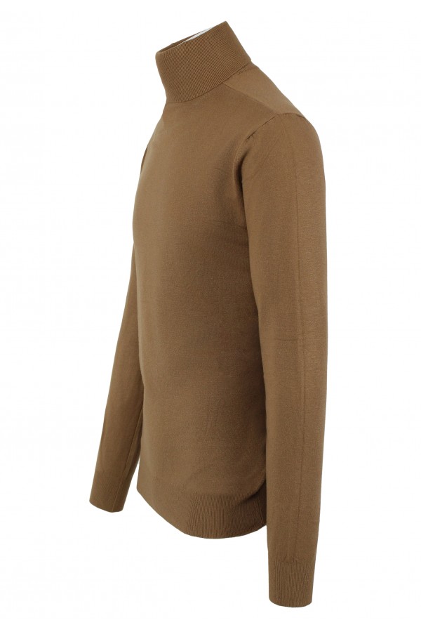 Man's camel knitted t-shirt turtleneck