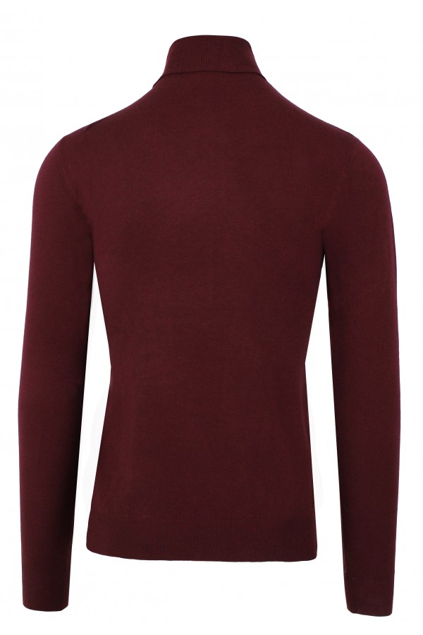 Man's  bordeuax knitted t-shirt turtleneck