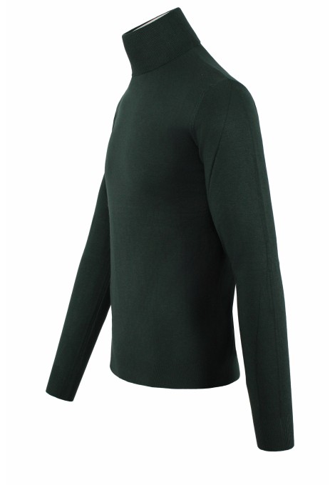 Man's green knitted t-shirt turtleneck