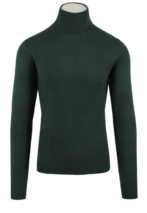 Man's green knitted t-shirt turtleneck