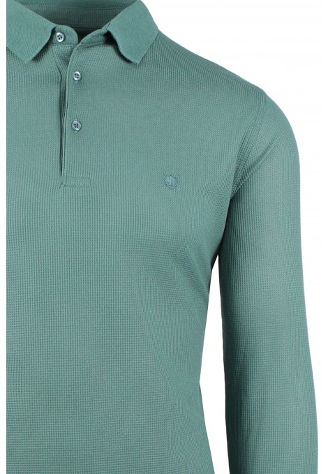 Man's green t-shirt polo