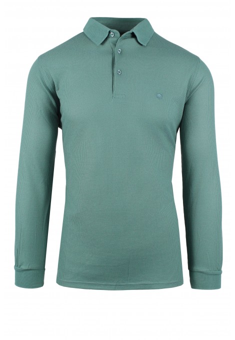 Man's green t-shirt polo