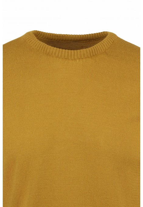 Man's mustard yellow knitted t-shirt