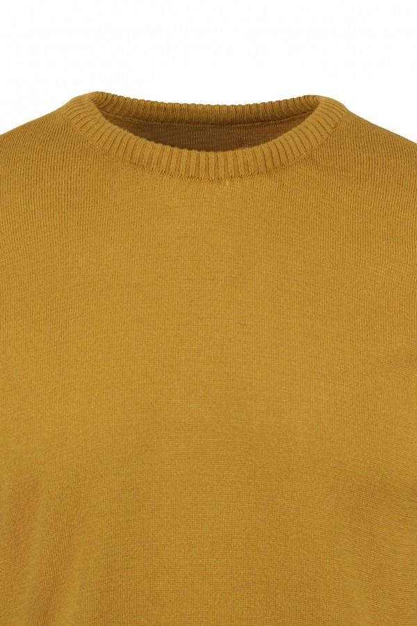 Man's mustard yellow knitted t-shirt