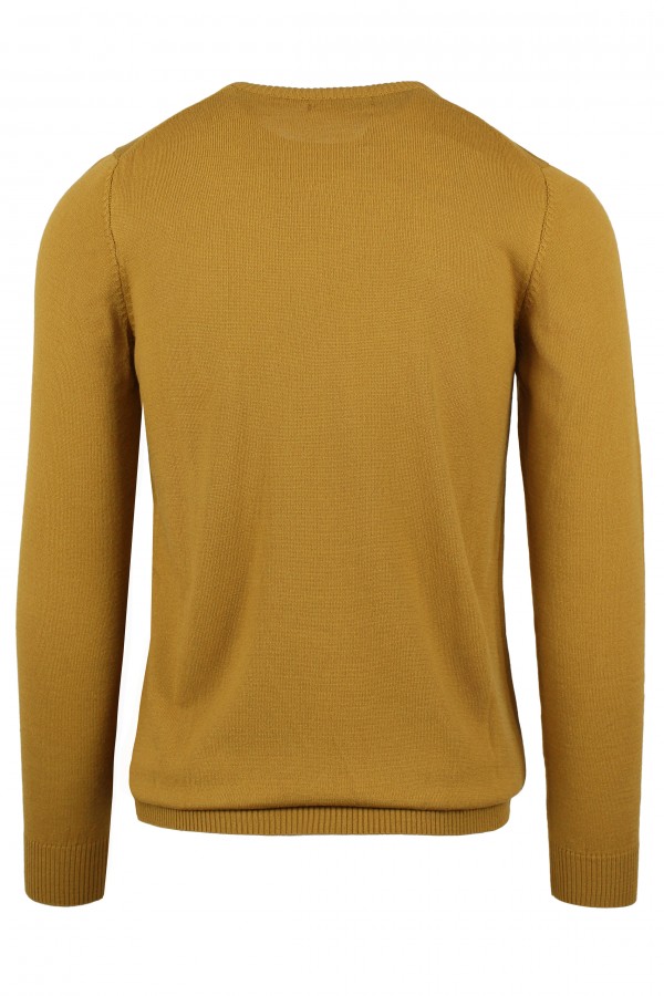 Man's mustard yellow knitted t-shirt