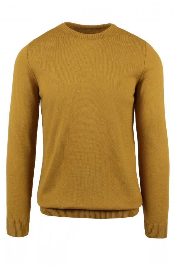 Man's mustard yellow knitted t-shirt