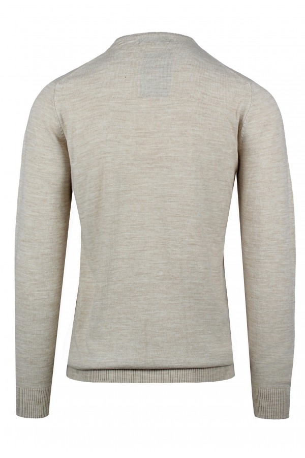 Man's beige knitted t-shirt