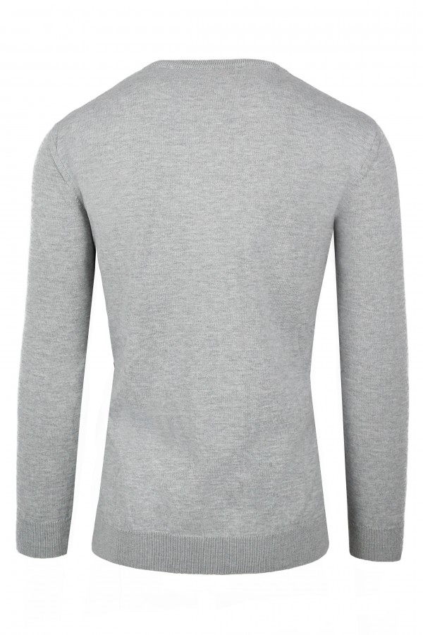 Man's light grey knitted t-shirt