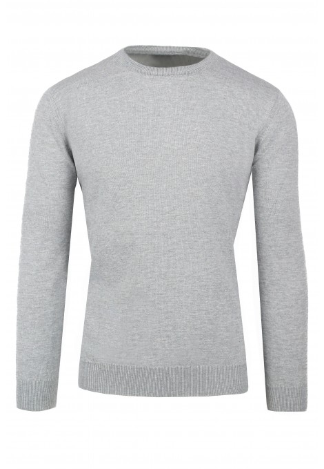 Man's light grey knitted t-shirt