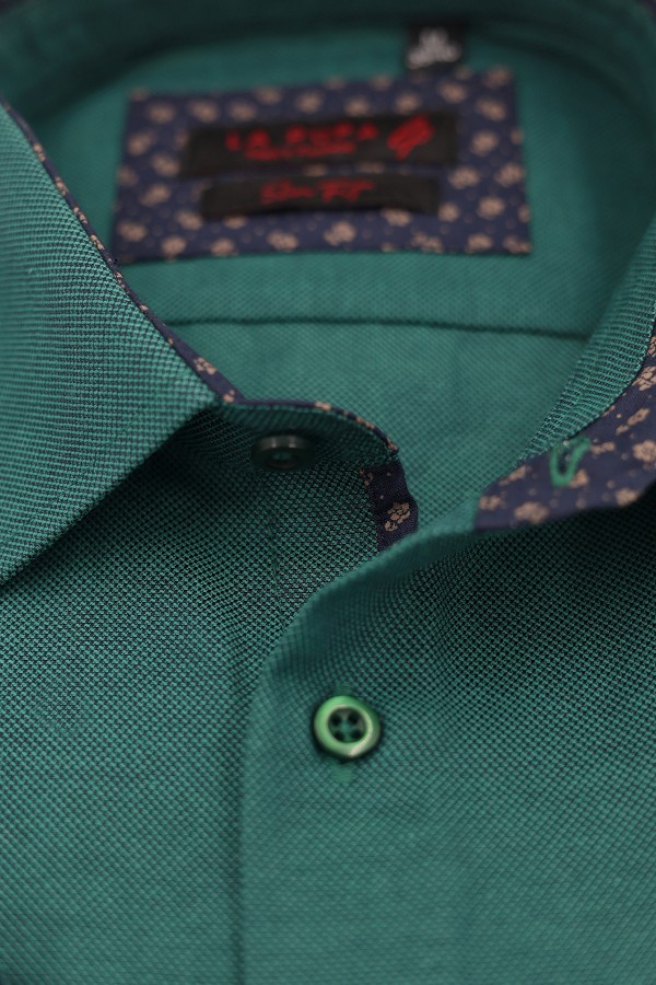 Man's green shirt slim fit