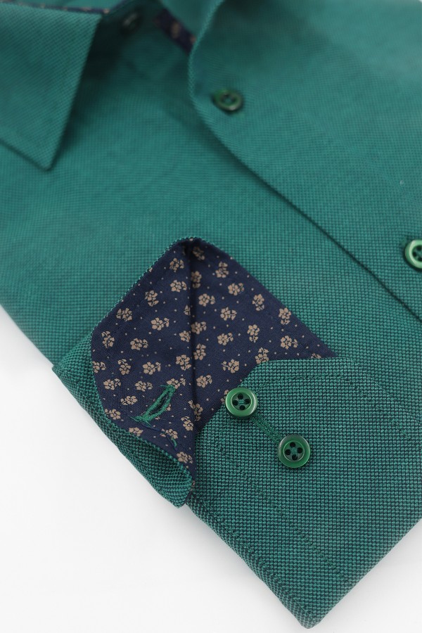 Man's green shirt slim fit