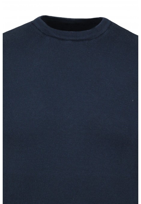 Man's dark blue knitted t-shirt 