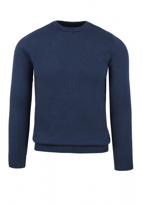 Man's dark blue knitted t-shirt 